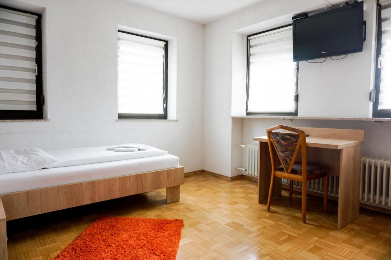 Hotel Kreuz Швебиш-Гмюнд Экстерьер фото