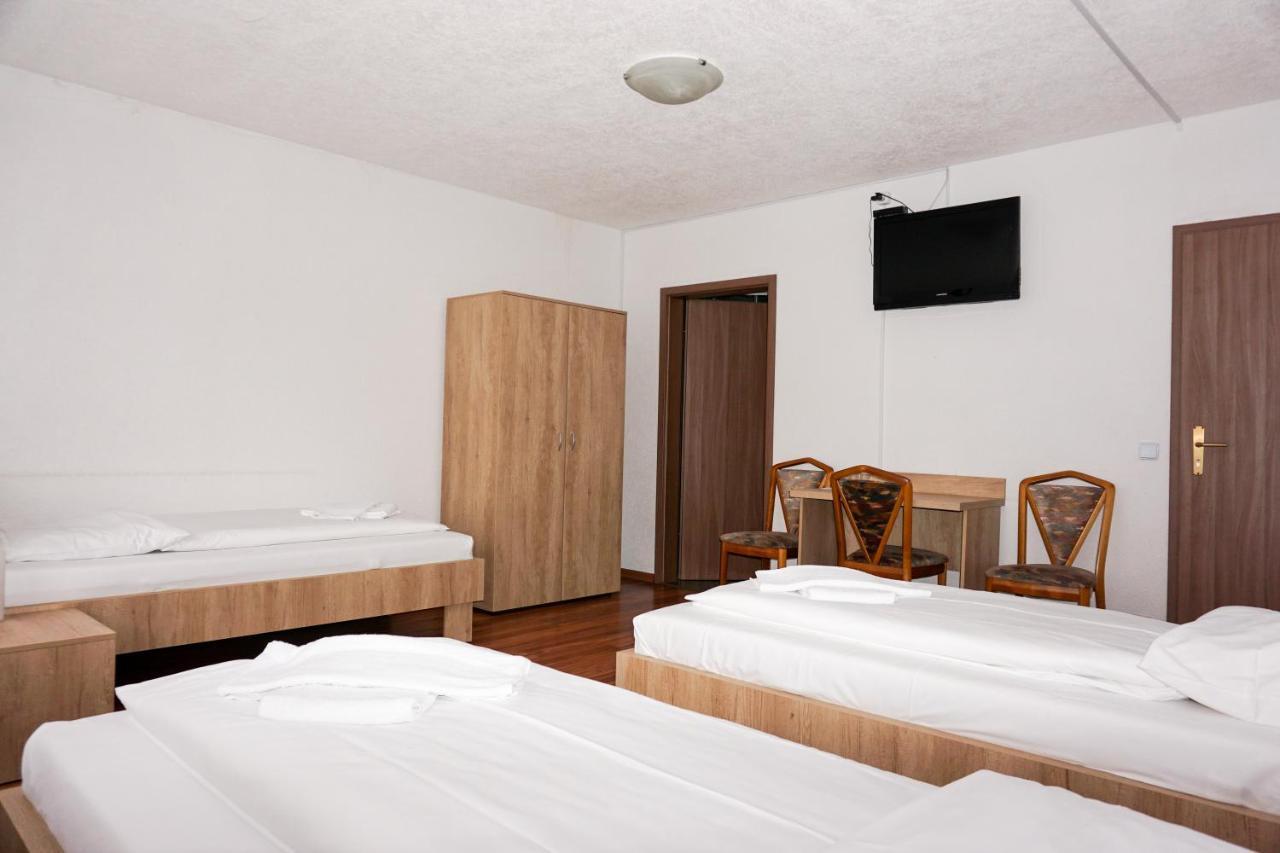 Hotel Kreuz Швебиш-Гмюнд Экстерьер фото