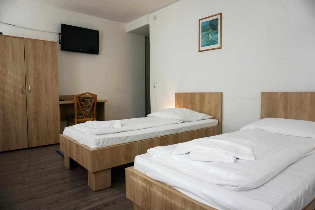 Hotel Kreuz Швебиш-Гмюнд Экстерьер фото