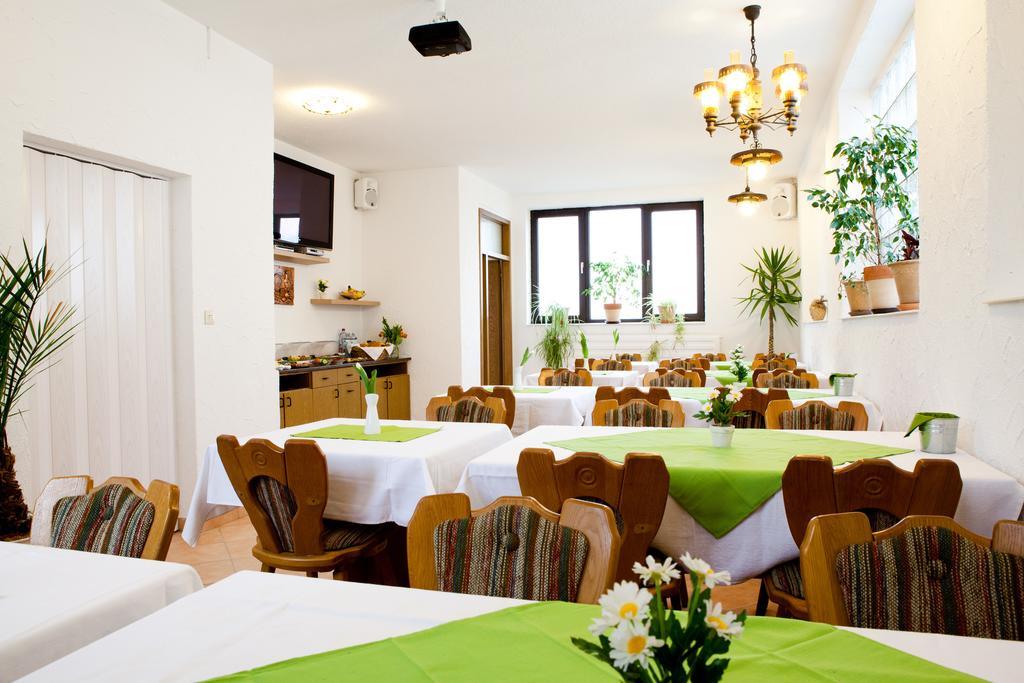 Hotel Kreuz Швебиш-Гмюнд Экстерьер фото